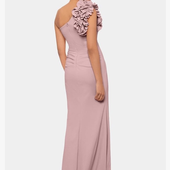 One should formal dress - Picture 2 of 6